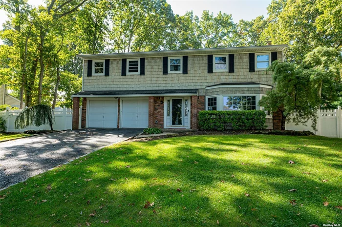 Don&rsquo;t miss this mint 4 BR/2.5 Bath Brookfield Colonial with large flat fully fenced backyard and plenty of room for a pool. Brand new CAC unit, newish boiler. Bedrooms all good size especially the Master-en-suite. Gleaming HW floors throughout. Quiet block near everything Smithtown has to offer from fine dining to the theater and beaches