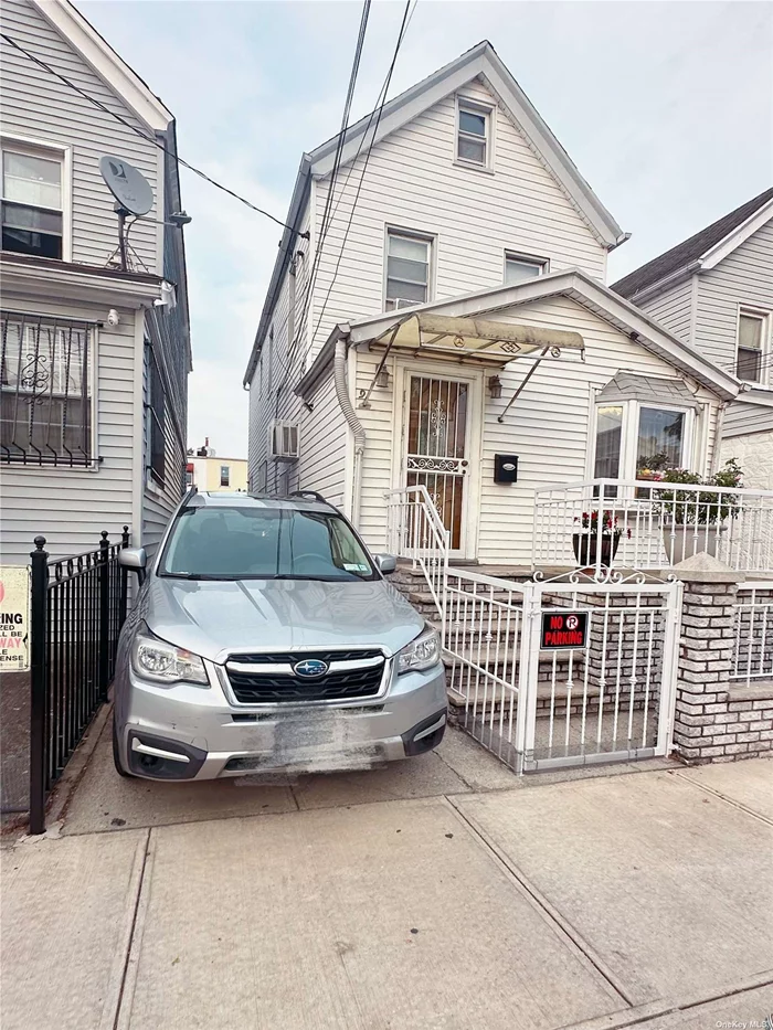 Detached spacious single family in the great neighborhood of Woodhaven! This spacious home features 3 bedrooms and 2.5 bathrooms. The first floor has a kitchen, a spacious living and dining space for entertainment and relations. The 2nd floor has three bedrooms and a full bathroom. Spacious backyard as well as a private driveway. Finished open basement with a full bathroom and separate entrance. Close to transportation, parks, schools, and shopping. MOVE IN CONDITION!!! Don&rsquo;t miss your chance to see this incredible property.