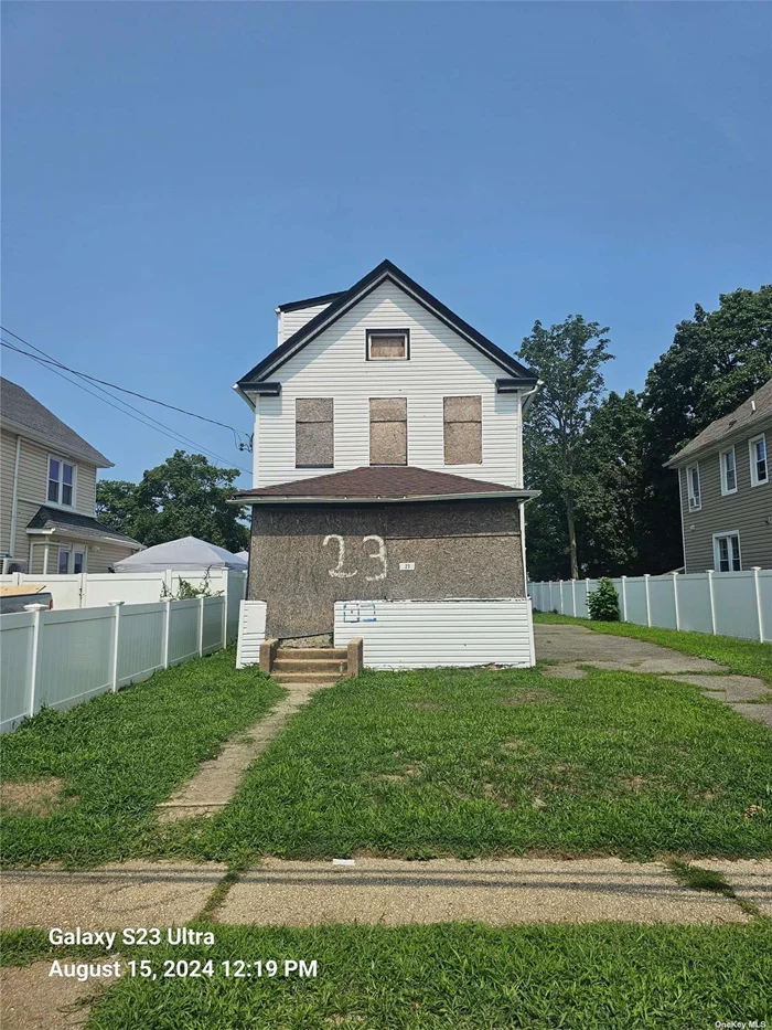 This delightful 3-bedroom, 2-bath duplex offers the ideal blend of comfort, style, and convenience. Perfectly situated in a friendly neighborhood, this property is designed for modern living and is ready to welcome you home.