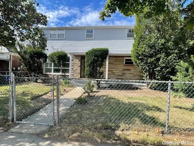 Mint Condition Completely Renovated Det Colonial 1 family heart of the New Hyde Park with 3 Bedroom, 3 Bathroom, Formal Dining Room, Kitchen, Living Room, Full Finished Basement. Nice Backyard, Private Long Driveway, Det Garage. School district # NHP. All New Bathrooms, Hardwood Floor, New Appliances in the Kitchen, Walking Distance to the public transportation. Close to Union Tpke and Highways.