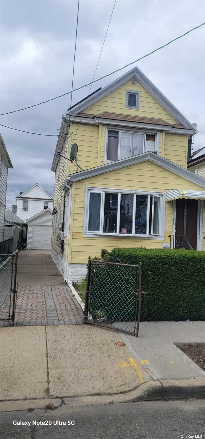 1 Family 3 bedrooms, 2 full bath, Living Room, Formal Dining Room, Eik, Full Finished Basement with Separate Entrance. Private Driveway With 1 Car Garage.