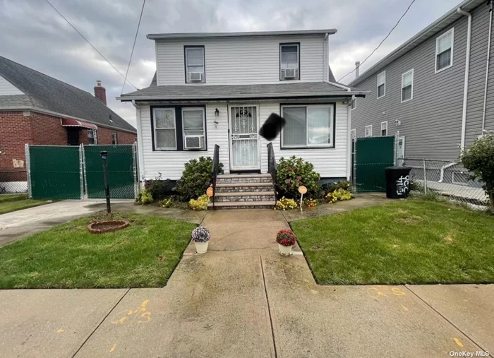 Come check out this charming 3 bedroom home in the heart of Queens, NY. This home features a kitchen and open concept for the living room/dining room. All the bedrooms are on the upper level with a huge stand up shower. The master bedrooms has a huge walk in closet. The other two bedrooms are good enough size to fit a queen. The home is close by to major highways (southern state, belt parkway, cross island, and grand central. This home is near by JFK airport. Rent Application: https://apply.link/48DzFVY