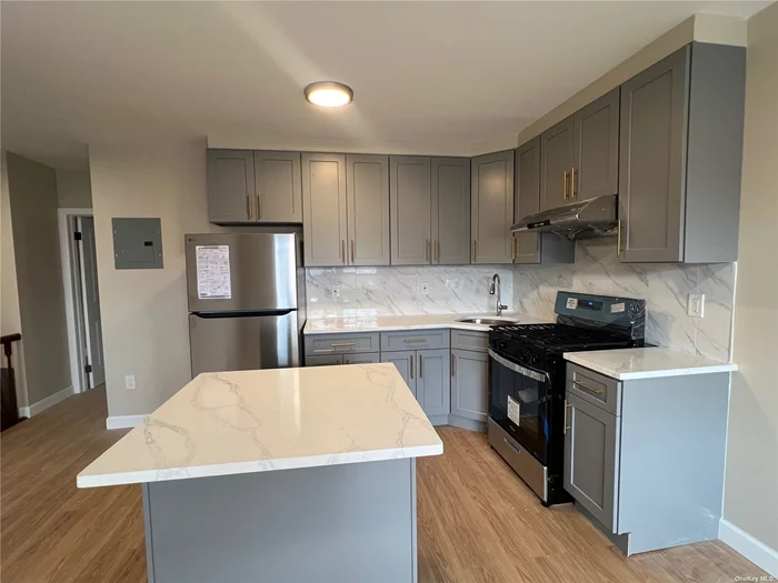 This well-maintained building is located in the heart of Woodside. Unit is tastefully renovated. Apartment has tons of natural light, high ceilings, , large main bedroom, ample size second bedroom, open kitchen living room.