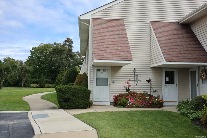 GET READY TO FALL IN LOVE WITH THIS GORGEOUS CO OP! Welcome home! This 2 bedrooms, 2 bathrooms. Perfect to downsize and enjoy their golden years! Near LIRR Station commuting to the city in no time. Don&rsquo;t miss out!