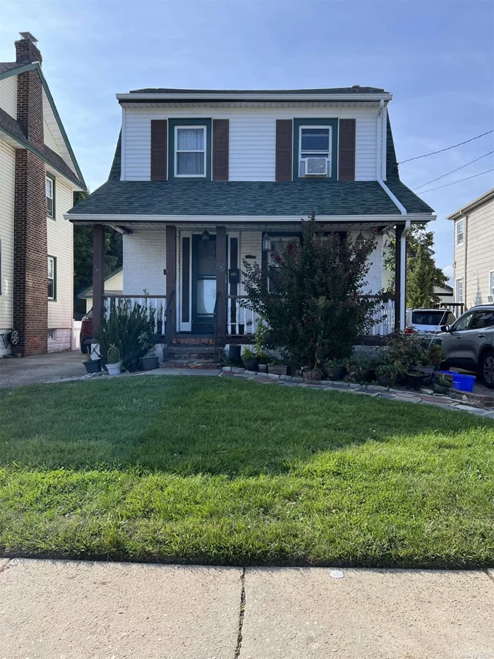 3 Bedrooms/ 1.5 bath, Private driveway , Laundry room , private parking . beautiful backyard. Convenient location close to park, community pool, public transportation, shops, restaurant & Long Island rail road.