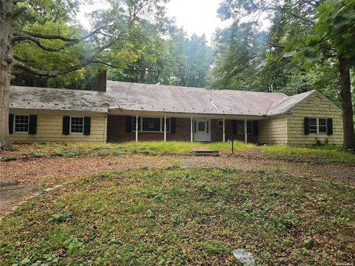 Spacious Farm Ranch with 11 rooms 6 beds and 4.5 baths located in the Village of Lattingtown. Livingroom with Fireplace, Hardwood floors as seen and Den with tons of natural light. Situated on 2.42 acres. Close to shopping, transportation and major roadways