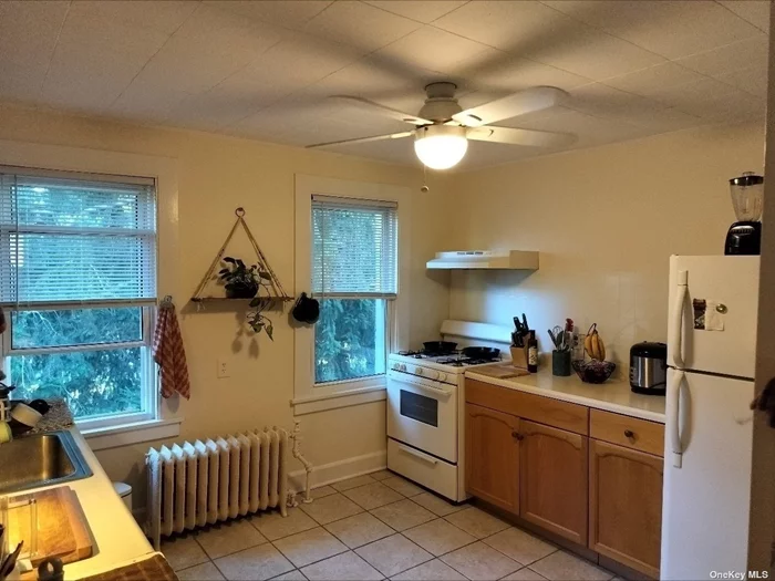 1 block to LIRR-in the center of town, near restaurants, shopping, close to Library, Town Dock and all. Charming building and great apartment. Private lot for one car. Use of washer/dryer and storage area in basement.