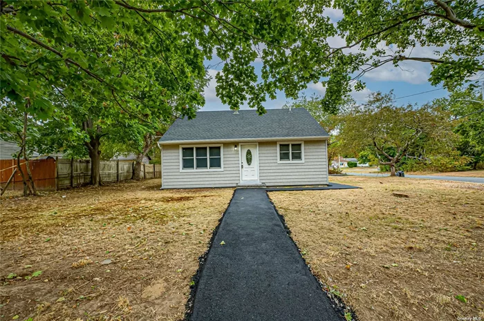 LOVELY 3 BDRM SPILT ON CORNER LOT ON CULDASAC NEW ROOF NEW SIDING NEW BATH NEW KITCHEN GRANITE COUNTERTOP WITH SS APPLAINCES NEW FLOORS AND CARPETL