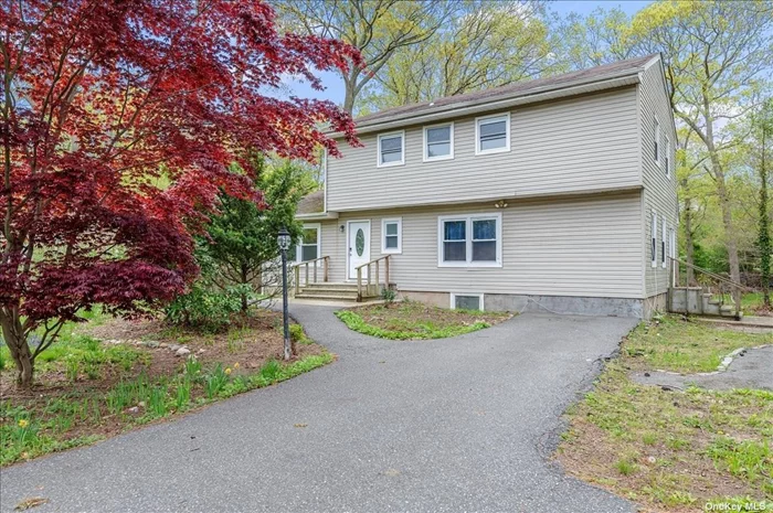 Renovated whole-house features wood flooring, 5 bedrooms, and 2.5 baths in StonyBrook area walking distance to campus or a 5 minute drive to hospital. This is a large house with 4 bedrooms on the 2nd floor and 2 bathrooms. First floor has a living room, dining room, eat in kitchen, half bath, office, and a bedroom. Unfinished basement. Flexible lease terms. Tenant pays for electric and heat. Landlord pays for water. No smoking. No pets.