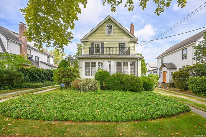 Welcome to this spacious 5-bedroom, 2.5-bathroom home located in the highly sought-after North Flushing neighborhood. Situated on a generous 50 x 100 lot, this property offers a perfect blend of space and potential. Just steps away from the picturesque Bowne Park, you&rsquo;ll enjoy the tranquility and charm of this prime location. The home features large bedrooms, ample living space, and a layout that&rsquo;s perfect for both relaxation and entertaining. While some updating is needed, this is the perfect opportunity to create your dream home in one of the most desirable areas of Flushing. With easy access to local parks, schools, and transportation, this home is full of possibilities!