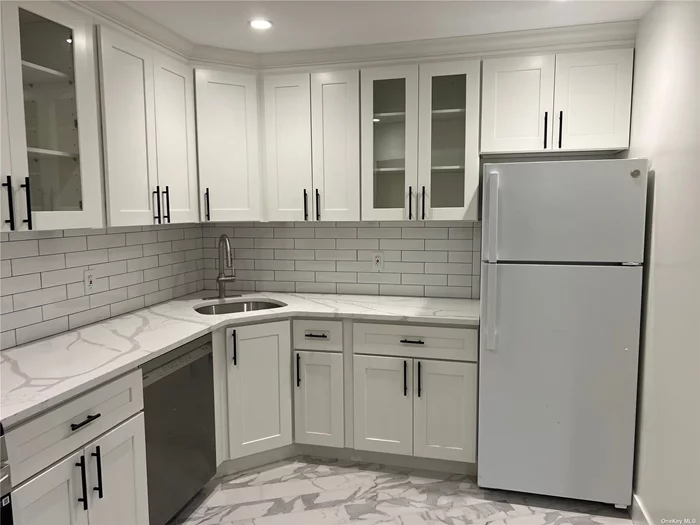 Welcome to this beautiful and large three bedrooms apartment with two full bathroom, it has just been totally renovated , gorgeous kitchen with all new appliances , dishwasher , granite countertop, lots of cabinet space , easy to show but sorry No Pets .