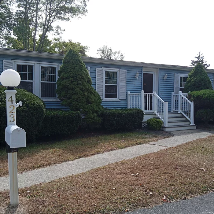 2 NICE SIZE BEDROOMS, 2 FULL BATHS. WATERFRONT OVERLOOKING A BEAUTIFUL POND.LIVING ROOM DINING ROOM COMBO. SUNROOM WITH HEAT AND A/C CAN BE USED FOR DEN/ OFFICE. NEEDS A LITTLE TLC. BEING SOLD AS IS AND FURNISHED