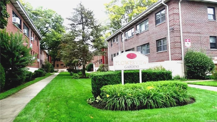 Welcome to beautifully landscaped Flowerview Gardens in Floral Park! Spacious and clean studio unit on 2nd Floor. Updated Kitchen with granite counters, white cabinets and Stainless Steel appliances. Living room featuring wood floors, large windows overlooking the beautiful grounds. Updated and clean bathroom. Conveniently located near LIRR, Library, Post Office, Shops, JFK Airport and an abundance of Restaurants. Move-in Ready!, Additional information: Appearance:Excellent, Interior Features:Efficiency Kitchen