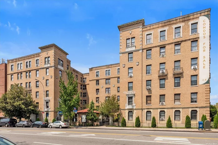 Northern Lights is a tudoresque pre-war condo with high ceiling, elevator building situated on a prime corner of Murray Hill at the gateway of North Flushing. Newly renovated Spacious Alcove studio setup as a junior one bedroom separating the living and sleeping areas. spacious modern kitchen with stone counters, a large window and stainless steel appliances including a dishwasher. There is an extra bonus room measuring 4&rsquo; x 6&rsquo; off the entry hall with big window. Low property tax at $167 monthly and Low common charges include heat and hot water, Newly renovated laundry room,  Gated community with secured entry and lovely courtyard. Excellent location, blocks from the Murray Hill LIRR, Bowne Park, local supermarkets such as Hmart and great wall, Q13/Q28 local and QM3 express on northern. Must see !