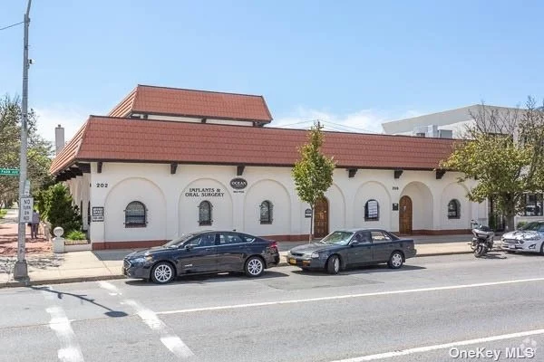 For Lease: 2nd Floor walk up Office Space. Utilities included Except for Cable. Common Waiting Room, Common Kitchenette Area w/Eating space and 2 Common Bathrooms. Sq Ft Approx 165. 1 Months Rent & 1 Months Security. Unit is available for immediate occupancy. Please Note Entrance is on Magnolia Blvd.