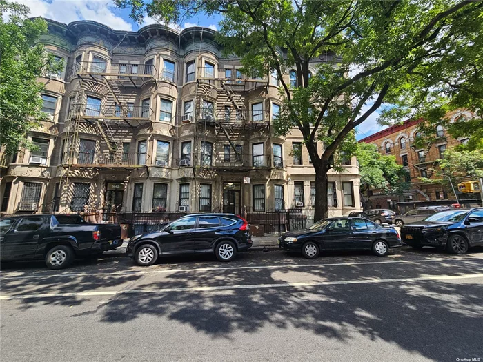 Welcome to this Mid-rise Condo building! Close to Public transportation, Parks, Museum, short drive to Barclays Center and Downtown Brooklyn. All information deemed accurate, but buyer must re-verify. Sale may be subject to term & conditions of an offering plan.