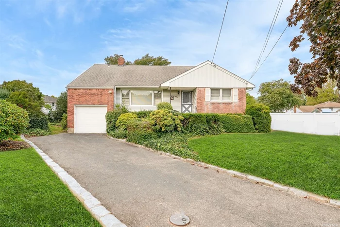 Location! Location! Location! This home is a diamond in the rough. Located on a quiet Cul-de-Sac in the prestigious section of the Polo Estates in Wantagh. This home boasts an EIK, FDR, LR, Den, 4 Bedrooms with 2 1/2 Baths. Run, do not walk. This home is a dream come true!