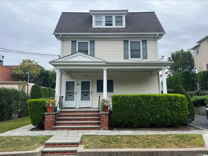 Fabulous and spacious 2 bedroom duplex that has been newly painted. Centrally located and close to town, train and water. Washer/Dryer. Off-street parking.