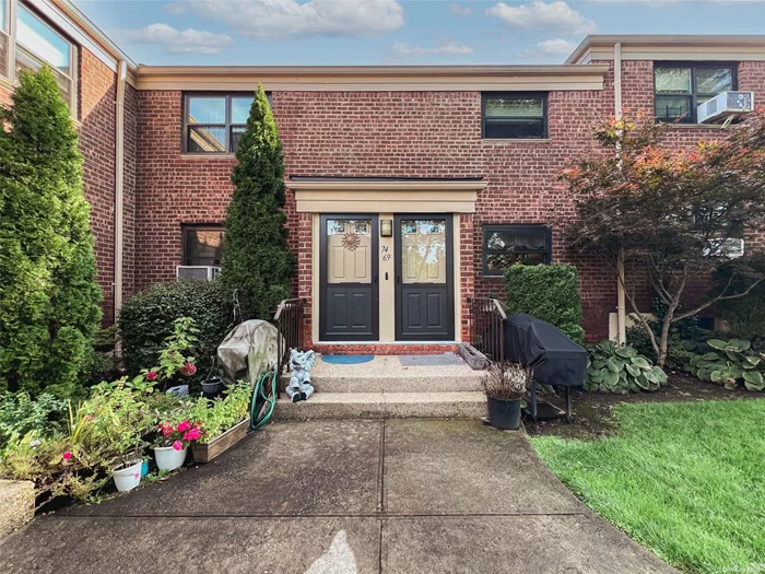 Welcome Home to Windsor Oaks! This Upper Corner Unit Features An Eat In Kitchen, Spacious Living Room with Lots of Windows Brings In Natural Sunlight, 2 Large Bedrooms A Full Bath and a Pull Down for Stairs to Attic. Largest Apartment! Near Schools, Shops, & Transportation.