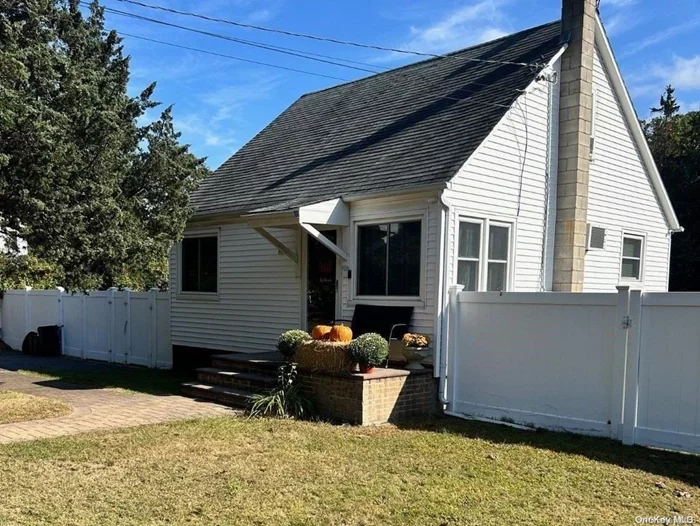 Adorable and Well Maintained 4 Bedroom 1 Bath Cape, Full Unfinished Basement, Fully Fenced Yard. New Refrigerator and New Wall Unit A/C. Min from Smiths Point Beaches., Additional information: Appearance:excellent