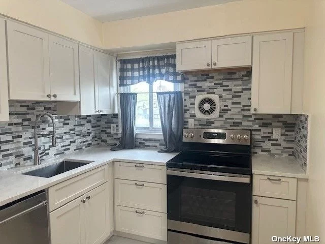 2nd floor apartment on tre line dead end street. Private 2 family house quiet block. Hardwood floors throughout. new renovated kitchen. all nice size rooms. aprtment has its own washer and dyrer