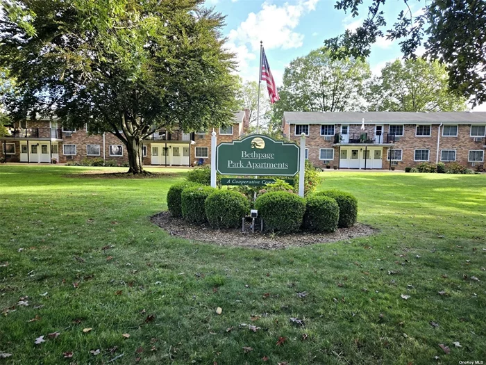 Prime Location! Tranquil and Private Setting! This spacious 2-bedroom first floor unit (converted from a 1-bedroom and easily convertible back to a 1-bedroom with a larger living room) is nestled on a quiet dead-end street within the desirable Half Hollow Hills School District. Featuring an open floor plan, ample closet space, and a private entrance, this unit also boasts an updated bathroom. The beautifully landscaped community offers a garden, picnic, and grill area for outdoor enjoyment. Maintenance includes heating, taxes, gas cooking, and parking (STAR savings not reflected in maintenance). Conveniently walkable to the LIRR, Bethpage State Park, scenic trails, and Farmingdale Village with its array of restaurants and shops.