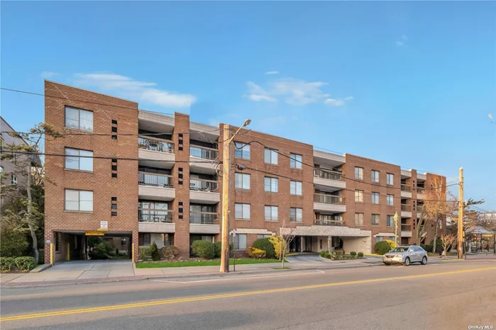 Magnificent 1 Bedroom, 1.5 Bath Condo, 24 Hour Doorman and Elevator Building. Bright and Sunny, Underground Parking, Washer/Dryer in the Apartment. Many Closets, Recessed Lighting, Terrace, Central A/C, Social Room, Library, Gym. Minutes to Shopping, Transportation, Park & Houses of Worship..