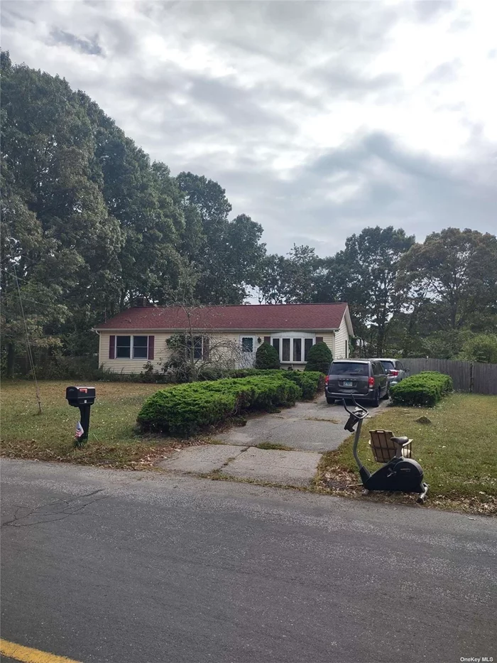 Beautiful and spacious 3 Bedroom 2 Full Bathroom Ranch with Full unfinished Basement. Conveniently located close to shops situated on .37 acres of land.