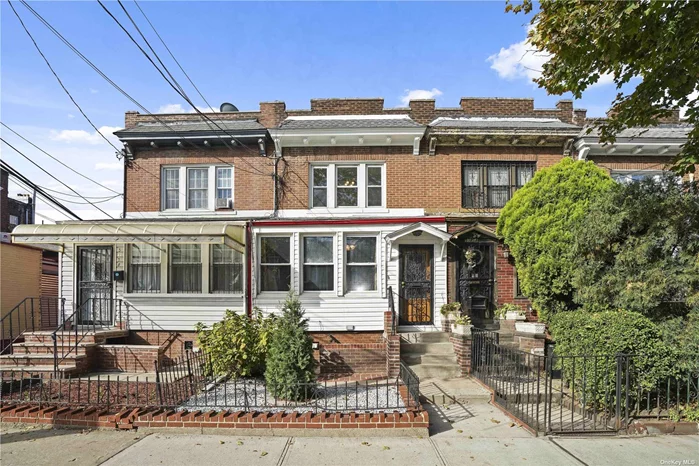 House is being sold as in condition. The house has good bones, but needs renovation. This house is a prime location right off of grand Avenue in Elmhurst.. Q 58 bus and Q 59 bus and close distance to Queens Boulevard