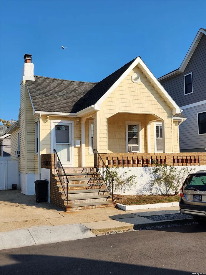 Charming, 3 bedroom, 1 bath whole house rental with vaulted ceilings and a fireplace. Super close to all the essentials, especially the beach! Private parking and small pets ok! All utilities are paid by tenant.