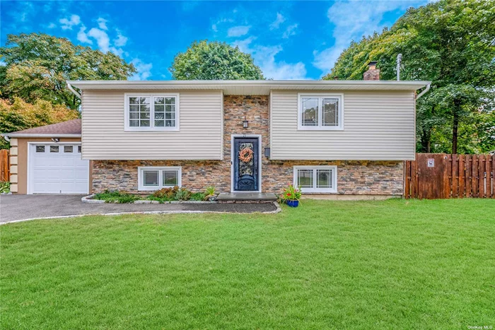 Are you ready to make this home yours? Welcome to 23 N 11th St! This beautifully renovated colonial offers 5 bedrooms and 2 full baths! This hi-ranch boasts a just finished, brand new kitchen. Tired of looking at home that need to be worked on, well look no further. New Windows, new siding, new kitchen, new baths, and yes, even a new washer and dryer! With room for extended family you won&rsquo;t want to miss this! Close to public transportation, dining, shopping and more!! Come see what this beautiful Hi Ranch has to offer, you won&rsquo;t be disappointed!