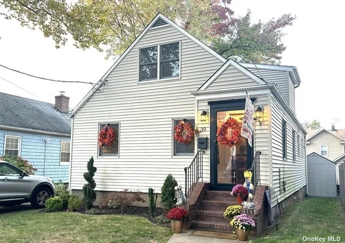 WONDERFUL WESTERLEIGH, WESTCOTT BLVD AREA, OFFERS THIS REMODELED AND BEAUTIFULLY RENOVATED 1FAMILY CAPE STYLE HOME ON 40X103 LOT WITH A DETACHED 1.5 CAR GARAGE AND LARGE PRIVATE YARD. THIS HOME HAS BEEN CAREFULLY AND TASTEFULLY RENOVATED WITH AN EXTRA LARGE CUSTOM, GRANITE EAT-IN KITCHEN BOASTING TOP LINE GE-CAFE APPLIANCES, ISLAND TABLE SEATING, AMPLE CABINETS AND DRAW SPACE, AND A FRENCH DOOR TO AN ENCLOSED, SUN-FILLED REAR SUNPORCH THAT CAN BE USED AND A PLAYROOM, HOME OFFICE/DEN WITH ACCESS TO THE REAR YARD AND GARAGE. THE ENTIRE 1ST FLOOR LAYOUT, INCLUDING THE LIVING ROOM, DINING ROOM, AND FULL JACUZZI BATH, HAS BEEN THOUGHFULLY PLANNED AND IS PERFECT FOR ENTERTAINING A LARGE HOLIDAY GATHERING. THE SECOND FLOOR OFFERS A LARGE PRIMARY BEDROOM WITH AMPLE CLOSET SPACE, A CUSTOM 3/4 BATH WITH SKYLIGHT, AND A 2ND SPACIOUS BEDROOM. THE FULL BASEMENT IS CLEAN AND NEAT WITH A WASHER/DRYER AREA, GAS HEATING SYSTEM & HW TANK AND HIGH CEILINGS THAT MAKE IT VERY FINISHABLE ADDING ADDITIONAL LIVING SPACE IF NEEDED. GREAT POTENTIAL FOR ROOF RAISE IN THIS HIGHLY DESIRABLE AREA - PLEASE CONSULT WITH YOUR ARCHTECT. SO CONVENIENT TO LOCAL/NYC TRANSPORATION, FOREST AVENUE SHOPPING, POST OFFICE, SCHOOLS, AND CLOVE LAKES PARK. THIS &rsquo;&rsquo;TURN KEY&rsquo;&rsquo; HOME IS NOT TO BE MISSED.