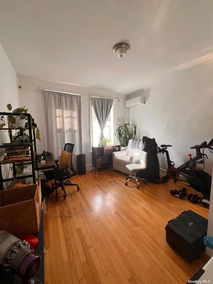 2bedroom apt in the quite area but so close to busy business 8th Ave area and sunset park, schools, all kind of shops. Ductless AC installed both bedrooms. Gas and Elec, water are included in the rent. No pets. Do need credit and background check.