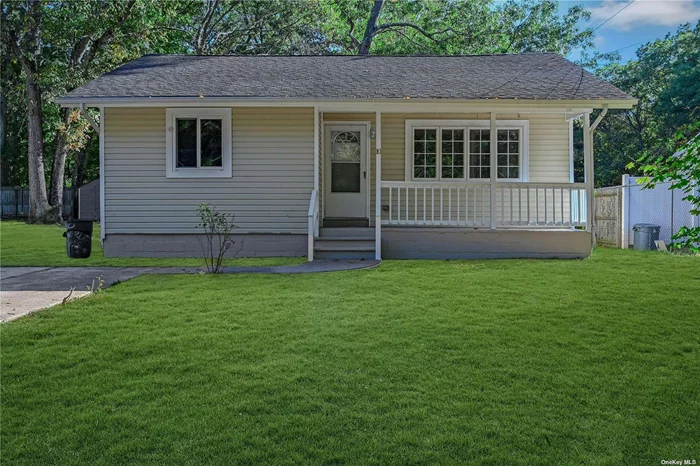 Renovated 3 bedroom 2 bath home. New kitchen, updated bathrooms, new vinyl flooring, freshly painted, new kitchen appliances and hot water heater. Close to shops, restaurants, parks, and golf. Must see before it is gone!