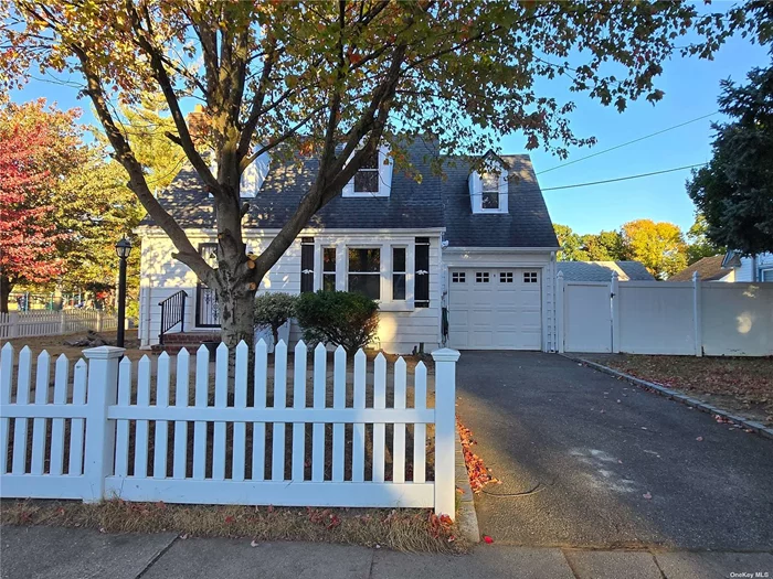 Beautiful corner lot single family home. Features Three Bedrooms, Two Full Bathrooms, Fireplace, Bluetooth Speaker in Ceiling, Hardwood floors throughout, Stainless steel appliances, New Sewer Pipe to the street, Privacy Fencing and Pavers.