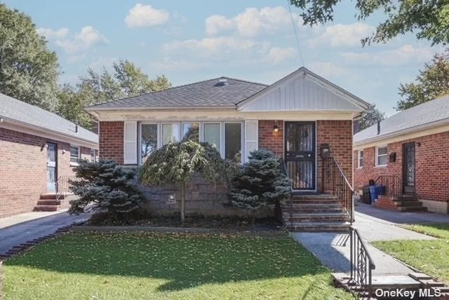 Lovely 1 Family Ranch House for Sale in Bayside. This Property Features Living Room, Dining Room, Eat-in-Kitchen, 3 Bedrooms, 1 Bathroom, and Full Unfinished Basement with separate Entry. Hardwood Floors. Convenient to Transportation, Shopping, Dining and School District 26.