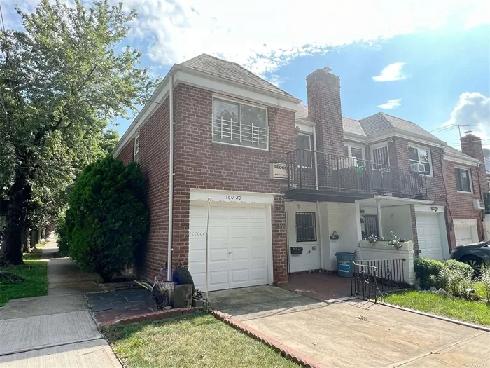 Welcome to this residential house withasy access to local amenities, parks and great schools. Close to a diverse selection of shops, kissena park and restaurants. Close proximity to pubic transportations Q17, Q25, Q34, Q64, Q65, Q88, QM4, QM44 buses, directly access to Main Street Flushing, Subway 7 and LIRR.