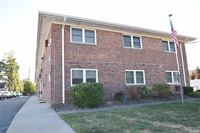 Welcome home to this spacious 1-bedroom, 1-bathroom ground floor corner unit located in the Island Gardens complex. The bathroom has been recently renovated and the unit is in great condition, ready for move-in. Laundry facilities are available in the building and there are storage locker options in the basement. Conveniently located near all that Farmingdale Village has to offer, including restaurants, nightlife, and entertainment. Don&rsquo;t miss out on this amazing unit in the heart of Farmingdale!