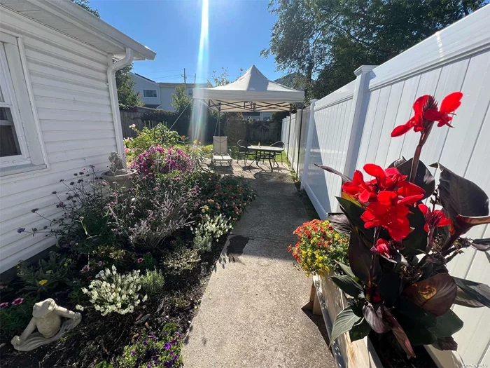 One Bedroom Cottage in the Heart of Island Park, Recently Renovated, Hardwood Floors Throughout, Perfect for Commuters!! Two Blocks to LIRR, Bus, Restaurants and Shopping. Private Driveway Parking, Plenty Of Storage (Attic AND Shed), Large Private Yard With Patio, Very Close to Island Parks Beautiful Private Masone Beach.