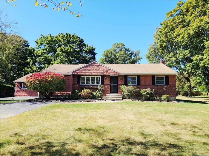 Just bring your bags and unpack into this spacious updated Ranch with 7 rooms 3 beds and a bath located in Northport schools. Gorgeous hardwood floors, freshly painted, and updated bath and kitchen. Mother/Daughter possibilities with the proper permits. Close to shopping, transportation and major roadways