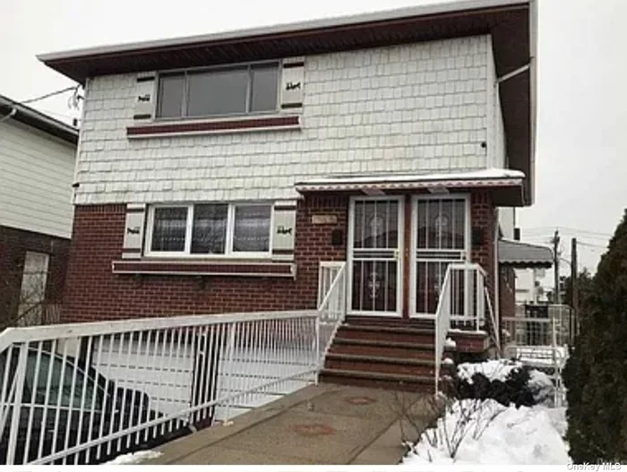 3 Bedrooms 2 Full Bathrooms Livingroom, Kitchen on the second floor in Howard Beach