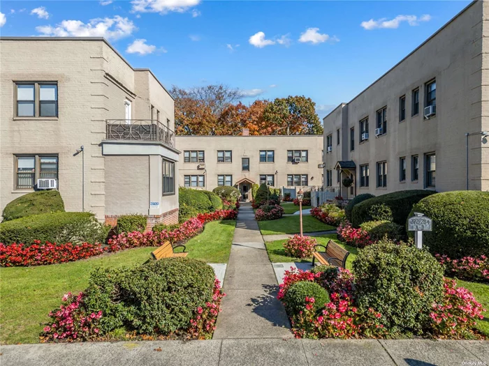 Spacious 1st floor one bed apartment, featuring an entrance foyer, eat-in kitchen, large bedroom, and private terrace with garden views. Prime location near parks, LIRR, and shops. Private porch with a peaceful garden view Extra room, perfect for an office or dining area