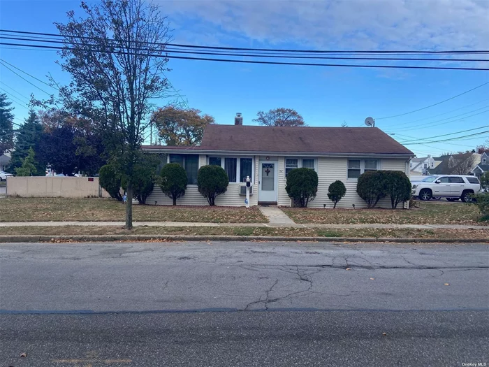 Charming ranch-style home featuring 3 bedrooms and 2 bathrooms, conveniently located near Green Acres Mall and the LIRR train station. Just a 15-minute drive to JFK Airport, this home is also close to Robert W. Carbonaro Elementary School and Valley Stream High School. Enjoy easy access to multiple rail lines, including the Far Rockaway, Long Beach, and Babylon branches, as well as nearby bus routes like the N1 and Q111 for added commuting convenience.