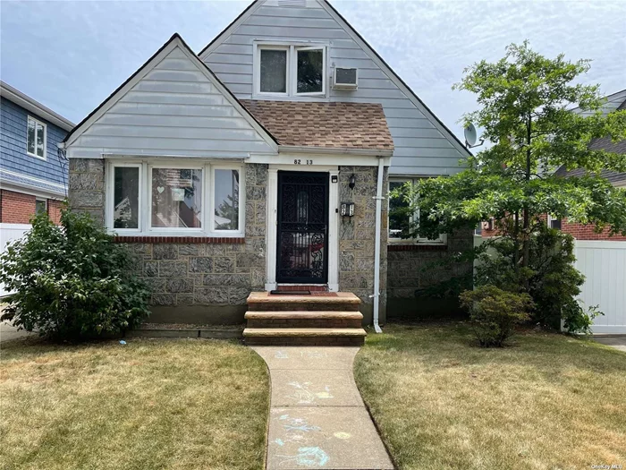 Whole house in Glen Oaks! 4 bedrooms, 2 full bath with garage parking. Washer and dryer are included! Hardwood floors throughout. Tenant to pay all utilities. Use of yard also included. Call today, this won&rsquo;t last!