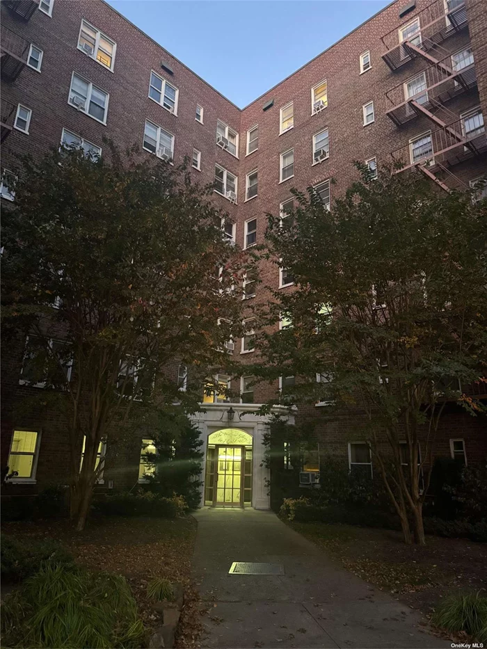 Bright spacious 1 bedroom apartment. Living room, dining room combo, kitchen, full bath, doorman, Hardwood floors. Excellent location 1 block away from Queens Blvd. Close to Long Island Railroad supermarkets and restaurants.