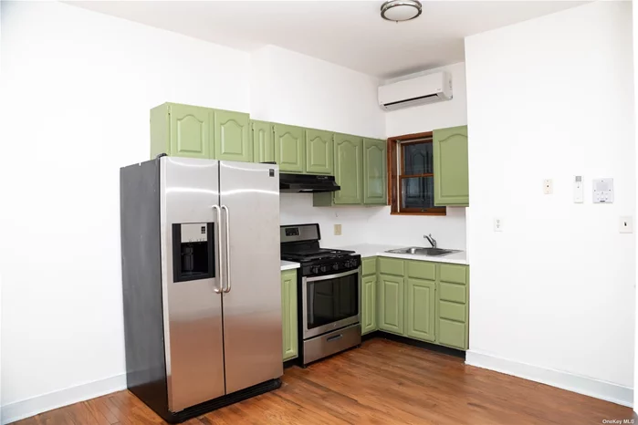 Spacious 2-bedroom rental in the vibrant heart of Long Island City/Astoria, just steps from Steinway and Broadway Ave. This pet-friendly unit (with an additional pet fee) offers convenience and a prime location. Schedule a showing today to see it for yourself!