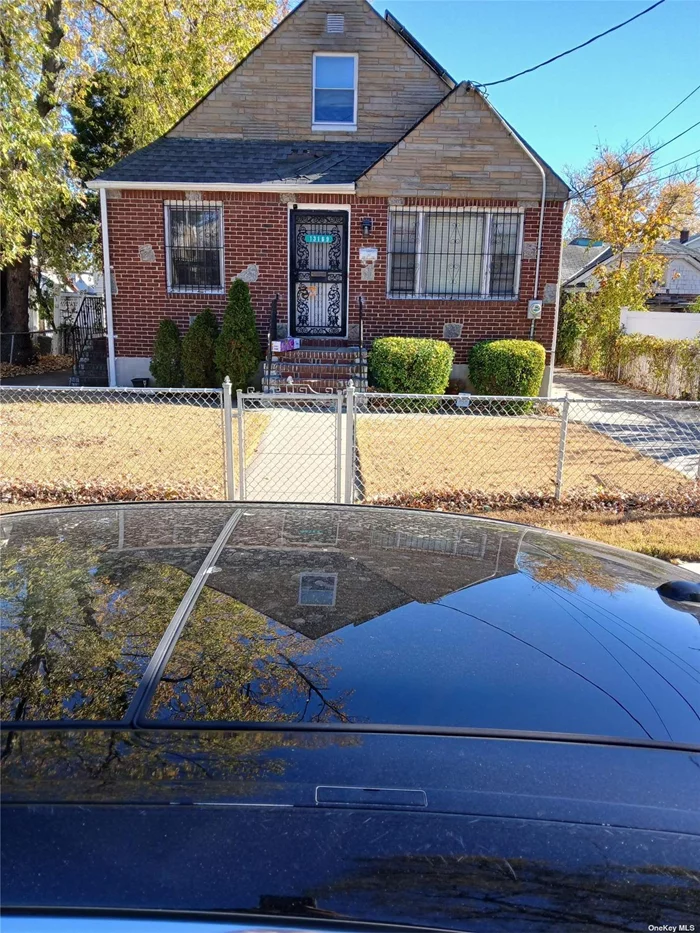 Rent a Spacious Bedroom in a shared 3 bedroom apartment with shared Kithchen, Bathroom and Common area. Located in Beautiful Laurelton Queens close to Shopping, Banking, Recreation, Public Transportation & the Long Island Railroad 225th st. Station. All Utilities, WiFi & Cable Included!!