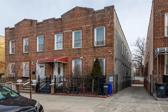 Fantastic Triplex Multi-Family in the Bronx, featuring 4 bedrooms, 3 full bathrooms, and a shared driveway! Perfect for investors or owner-occupants, this well-maintained property offers great rental potential. Conveniently located near transportation, schools, and shopping. Donâ€™t miss outâ€”schedule a showing today!