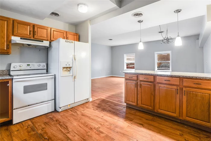 Town of Poughkeepsie 2 bedroom apartment. Offering Open floor plan. w/ breakfast bar, nice sized bedrooms, washer\dryer and central air in unit.Large side deck great for summer BBQ&rsquo;s, Walking distance to many restaurants, shops and Vassar College campus.