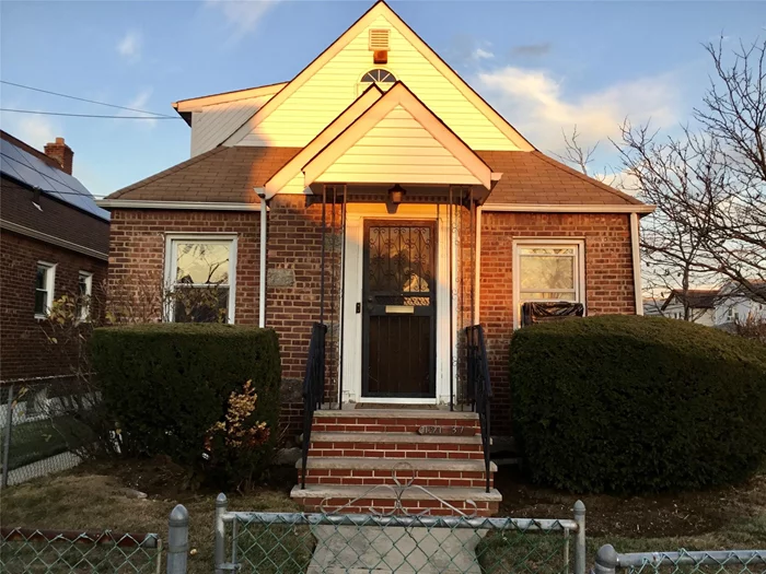 1 Family located in a very desirable neighborhood. 1 Car Garage, Private driveway. Fenced in Yard. Close to Schools, Shopping, JFK Airport and Transportation. Appearance: Good